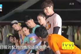 如果爱：情侣拍照，撒贝宁捣乱被踹沙子里，不生气反被哄乐！视频封面