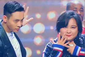 贾玲跳舞名场面，与陈伟霆合作跳舞，步伐实在迷幻呀！视频封面