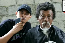 55岁大叔在工地上班晒的黝黑，换款发型大变样，立马变男神