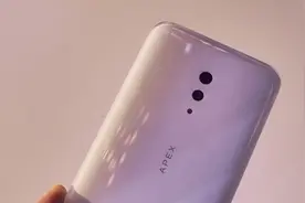 vivo APEX 2019上手体验：无孔设计 全屏幕指纹解锁很特别视频封面