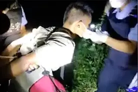 直击瑞丽边境抓捕偷渡人员现场：控制嫌疑人后给其戴上口罩视频封面