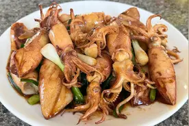 葱爆鱿鱼这种做法确实好吃，出锅香气扑鼻，鲜香美味，口感脆嫩.视频封面