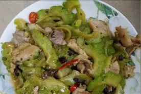 VLOG:小情侣下班炒一个菜，虽简单但也温馨