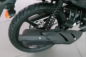 雅马哈新款街车，排量125，高颜值油耗低，动力强劲，售价10500元视频封面
