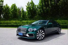 6.0T+W12，宾利这款豪车简直太绝了！开它上街是什么感觉？视频封面