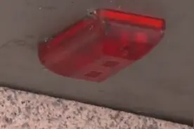 糟心！夜半银行报警器响起鸣笛声，街坊睡眠被打乱