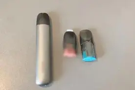 不含尼古丁？对身体无害？电子烟要跌落“神坛”了！视频封面