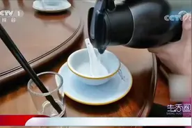 餐前用热水烫碗筷真能起到杀菌作用？专家权威解答，来看|生活圈视频封面