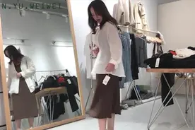 淡妆搭配简单的穿搭，干净简洁，听说男生都喜欢这样会穿的女生视频封面