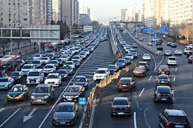 北京今年最后一期摇号明天进行，近66万家庭申请普通小客车指标视频封面