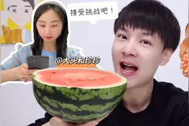 接受珍珍的挑战：用奇葩餐具吃表情包美食，能成功吗@大头和珍珍视频封面