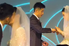 婚礼上新郎搂住新娘狂吻，无视宾客拽都拽不开，两人眼神拉丝视频封面