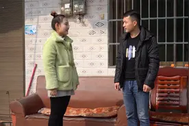 邻居说儿子长得不像自己，小伙回家找妻子理论，妻子这才说了实话视频封面