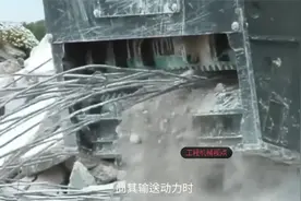 黑科技挖掘机！不仅能粉碎建筑垃圾，还能分离钢筋！