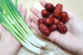 把葱和红枣放在一起煮，太厉害了，解决很多男女的大问题，实用视频封面