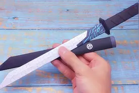 用纸做出刺客五六七这把宝剑，神还原魔刀千刃，小伙太厉害了！视频封面