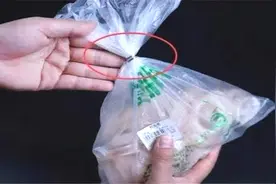 超市封口钉不要用手抠，只需轻轻一拉，完整打开，袋子一点不破