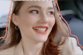 俄罗斯女孩再遇中国搭讪司机，鼓足勇气与司机对话，司机怎么说？视频封面