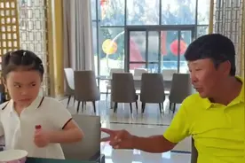 王楠老公一晚给女儿盖20次被子，6岁笑笑告状：半夜呼噜声音太大视频封面