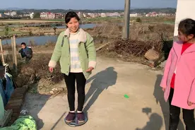 阿芝这段时间食量越来越大，罗勇担心她长膘，赶紧拿称来称体重视频封面