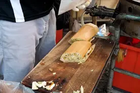 台湾传统的小吃，和蚵仔煎齐名。台湾可丽饼视频封面