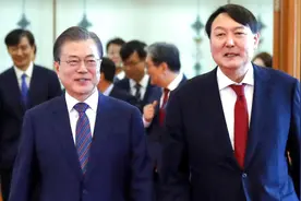 文在寅未能收回战时指挥权，韩国总统即将换人，尹锡悦将如何处理视频封面