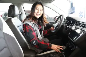 应粉丝要求看车，预算25万买上汽SUV豪华7座途观L，容量大颜值高视频封面