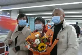 欢迎回家！中国女足亚洲杯冠军队员张琳艳载誉归来视频封面