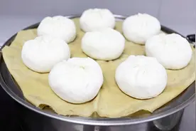 蒸包子，只需1个小技巧，包子不塌皮不粘笼布，新手也能零失败视频封面