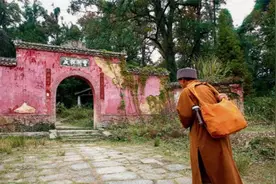 探秘荒废古寺  ，青年成佛法守护者，一个年轻人的修行之路视频封面