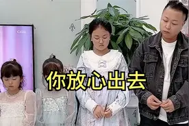 妈妈说出去一下 不靠谱老爸说盯着孩子 没想到妈妈回来了  完蛋了视频封面