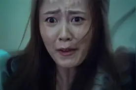 恐怖片：女孩在停尸房迷了路，谁知这里阴气极重，直接被鬼带走了视频封面
