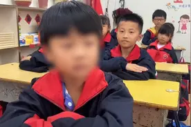 老师问：你的烦恼是什么？男孩回答的时候突然大哭视频封面