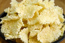 剩米饭别总炒着吃，教你做成脆米饼，咬一口嘎嘣脆，放7天不回软视频封面