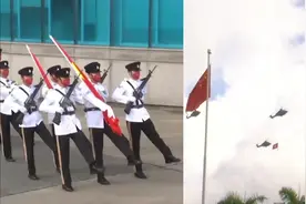 香港举行国庆升旗仪式：仪仗队中式步操入场 国旗升起国歌响彻视频封面