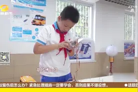 为避免校车困人酿惨剧，11岁小学生发明“神器”，获广泛肯定视频封面