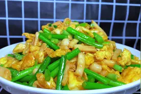 蒜苔炒鸡蛋多年总厨老做法，不用复杂步骤和调料，鲜香入味超好吃