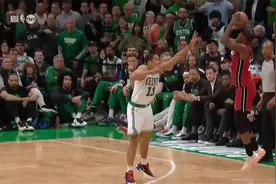 NBA精彩时刻：硬汉本色！巴特勒关键时刻命中制胜三分球视频封面