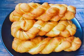 想吃麻花不用买，教你在家做，和买配方告诉你，香甜松软真好吃