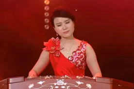 美女老师王玉珏扬琴演奏《落花·夜》，技艺精湛，美妙动听！视频封面