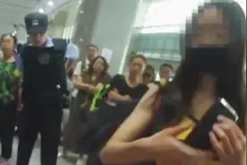 演员刘露火车站叫嚣：我是公众人物，你完了！网友：给你脸了！