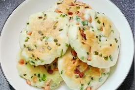 好吃易做的火腿葱花饼，外皮酥脆内里松软，比早餐店卖的还好吃