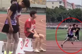 男大学生运动会上穿短裙丝袜跨栏，说出原因令人感慨万千视频封面