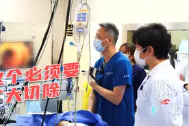 癌前病变！患者住院进行切除，医生：肠镜检查可降低肠癌的发病率视频封面
