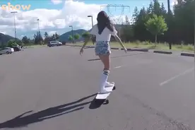 求大神这是什么歌？歌词是：阿伟叔头痛 谁要理他