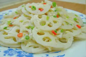 凉拌藕片好吃的窍门都告诉你，脆嫩洁白不发黑，上热菜前用它下酒视频封面