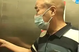 居民楼电梯装刷卡器，只有交钱刷卡才能用，让居民觉得不便视频封面