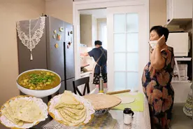 下班回家，买上1斤肉，老妈做土豆茄子乱炖，这才是妈妈的味道