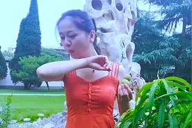 打动人心的一首情歌！一曲《用尽一生爱你》听醉了无数人，经典！视频封面