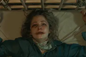 女孩夜晚独行，千万不要上陌生人的车，不然后悔就晚了！视频封面